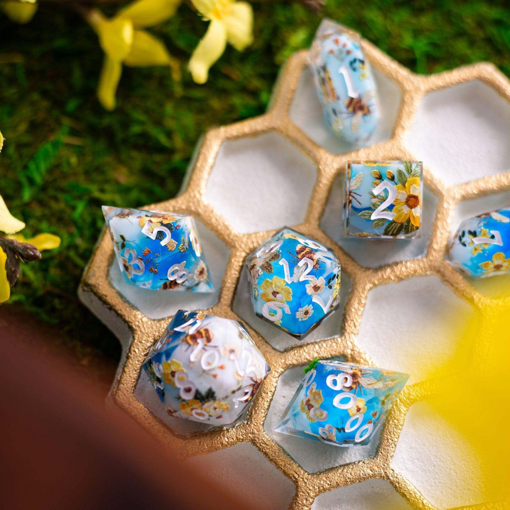 Bees And Flower Handmade Resin DND Dice Set - The misfit market