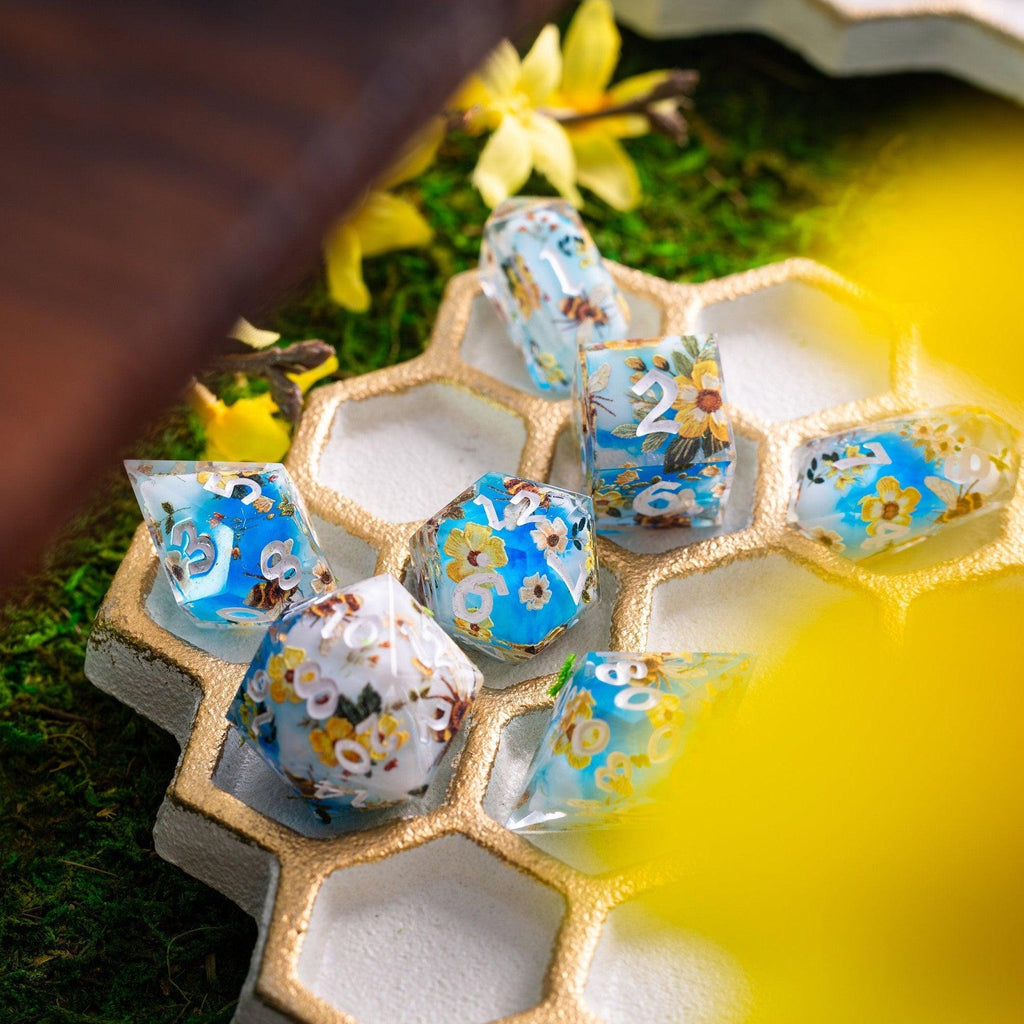 Bees And Flower Handmade Resin DND Dice Set - The misfit market