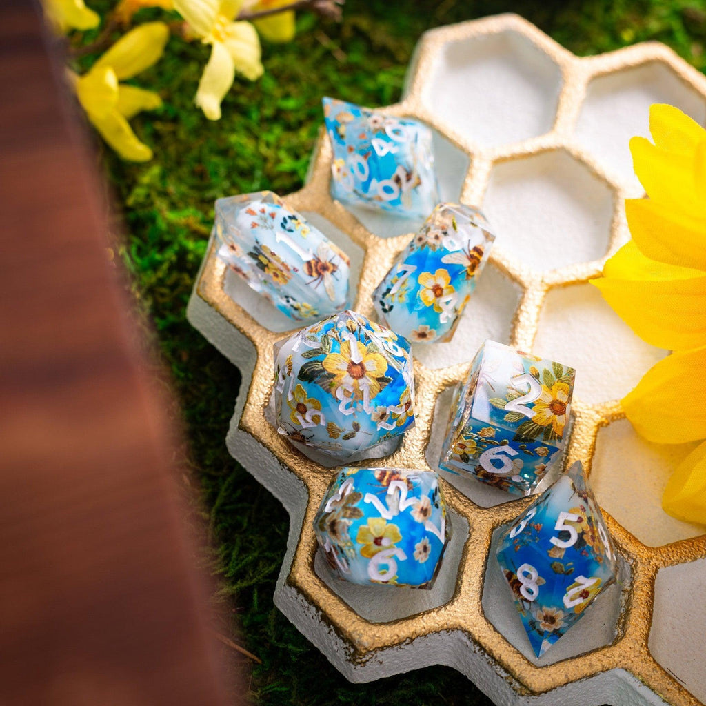 Bees And Flower Handmade Resin DND Dice Set - The misfit market