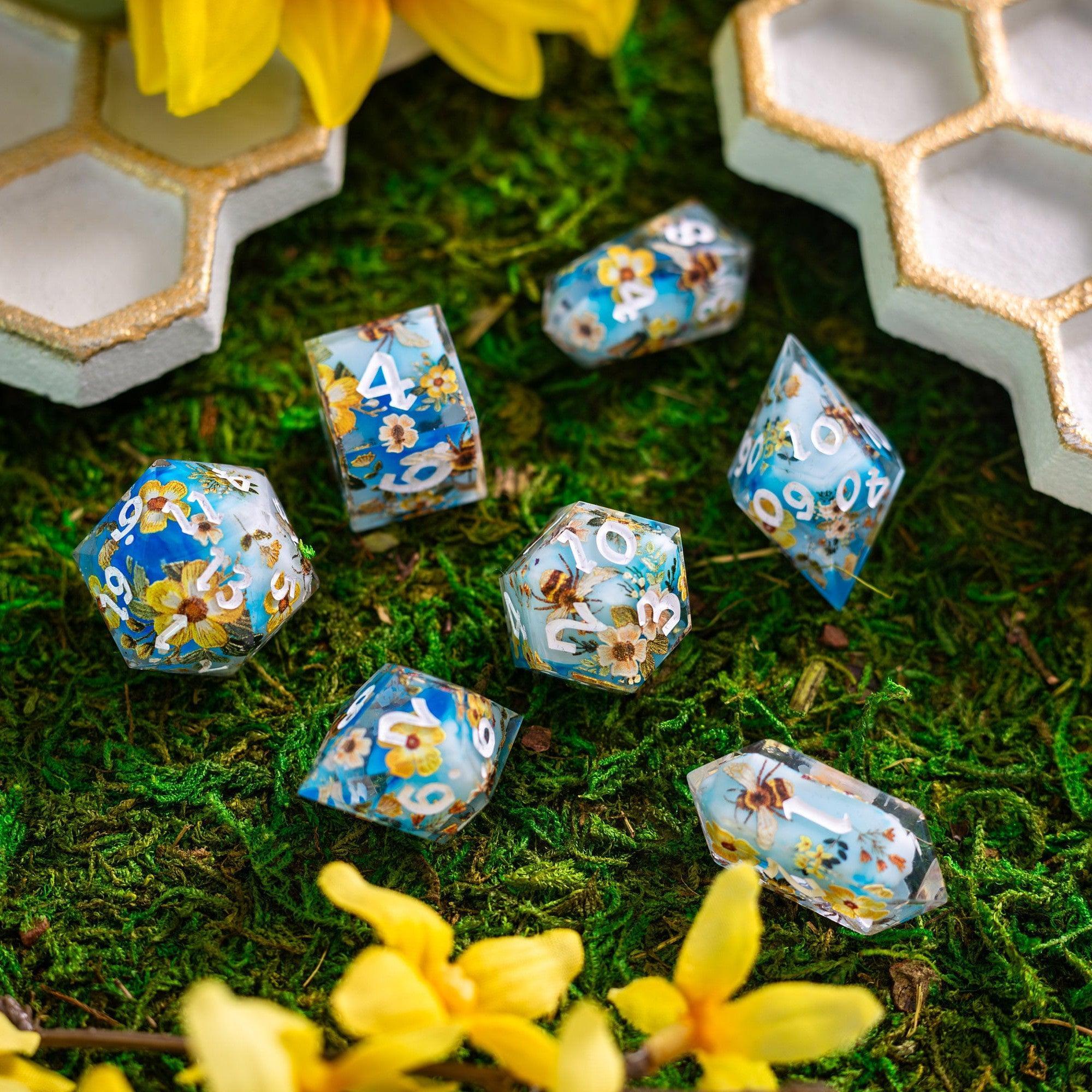Bees And Flower Handmade Resin DND Dice Set - The misfit market