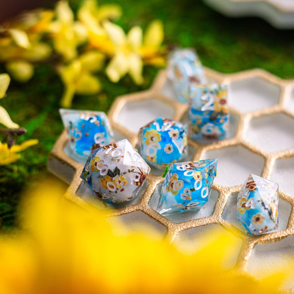Bees And Flower Handmade Resin DND Dice Set - The misfit market