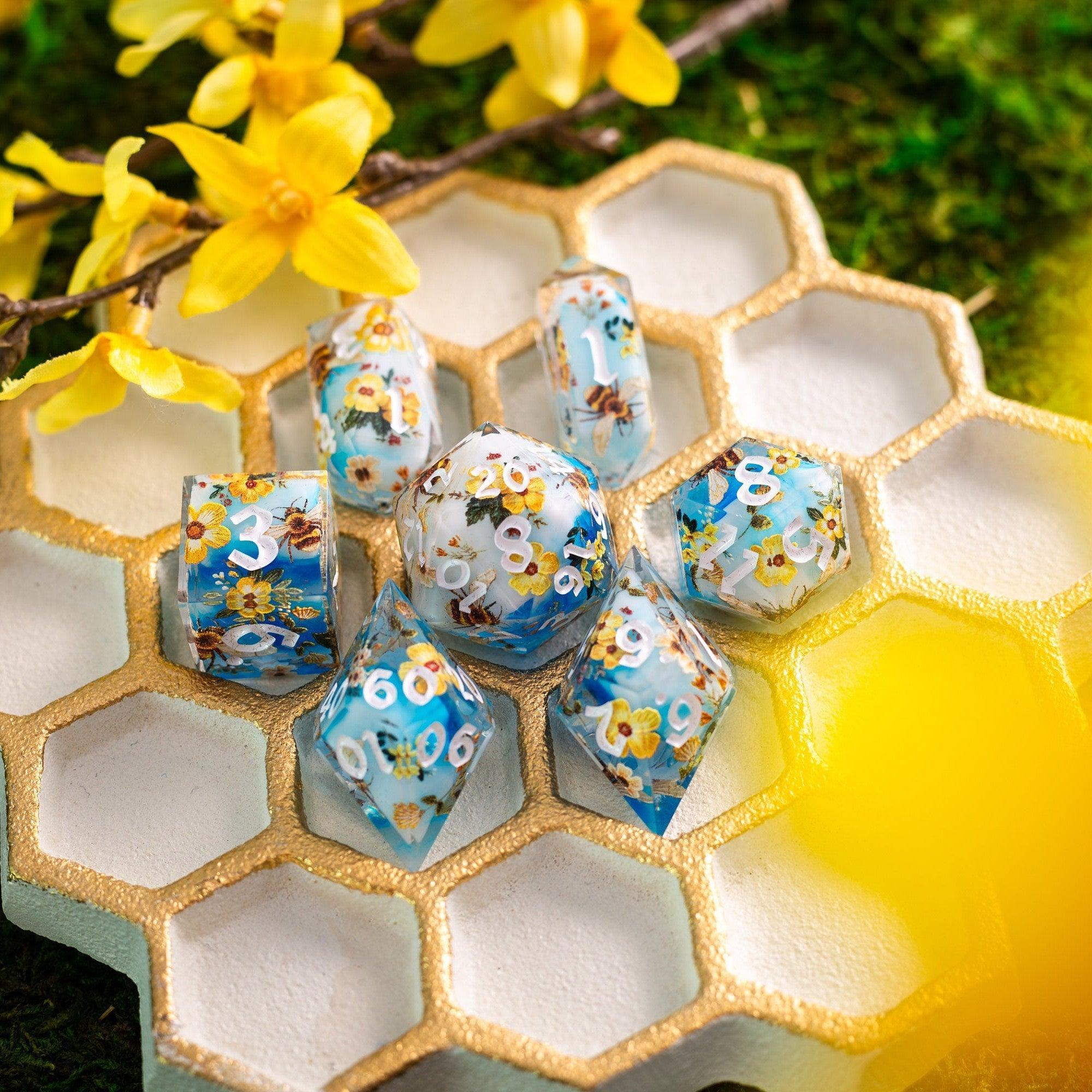 Bees And Flower Handmade Resin DND Dice Set - The misfit market